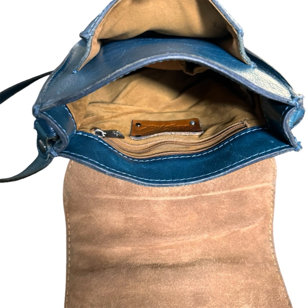 SOLD>>>>Patricia Nash- leather crossbody purse - Picture 5 of 7